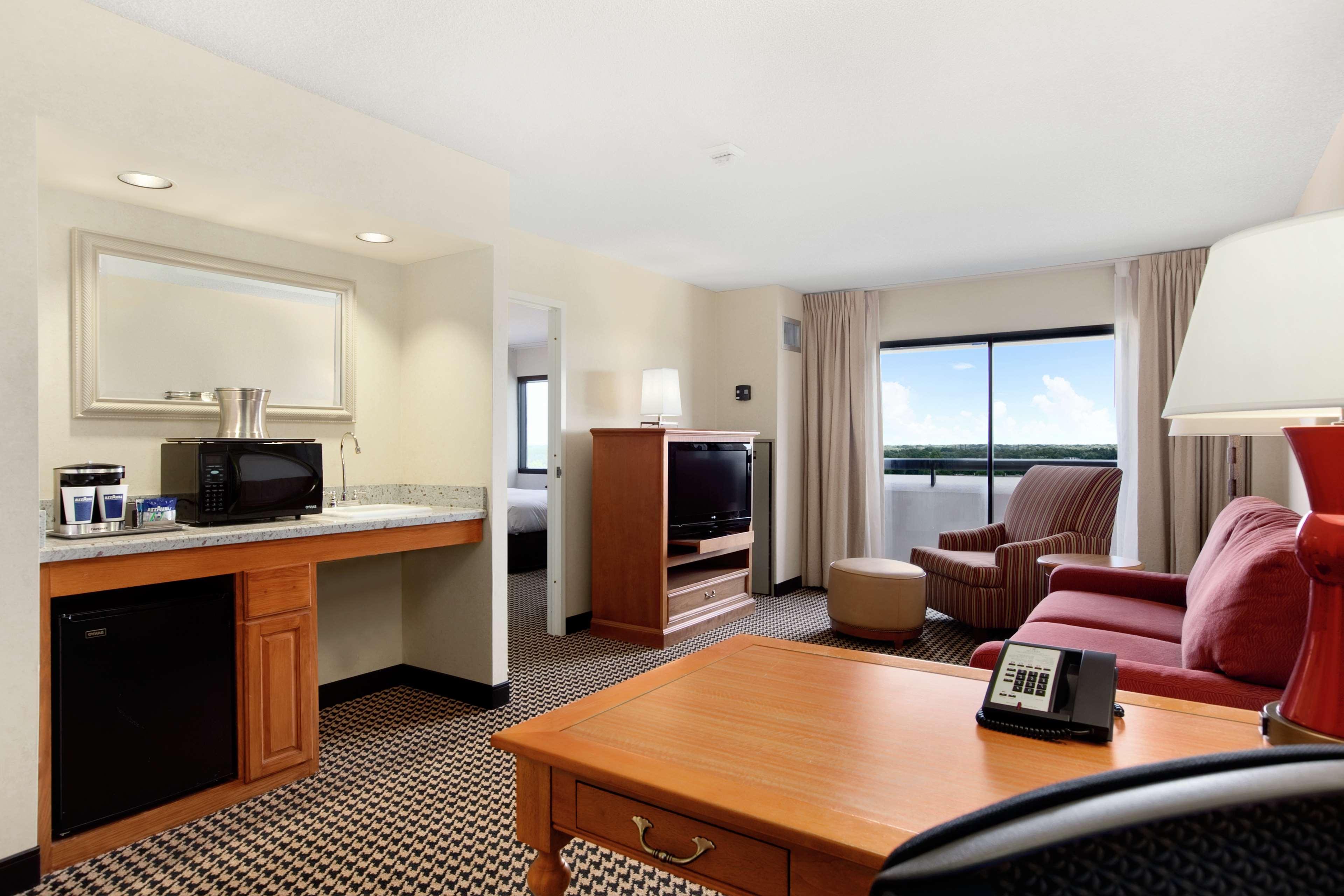 Hilton Suites Chicago/Оукбрук-Террес Екстер'єр фото