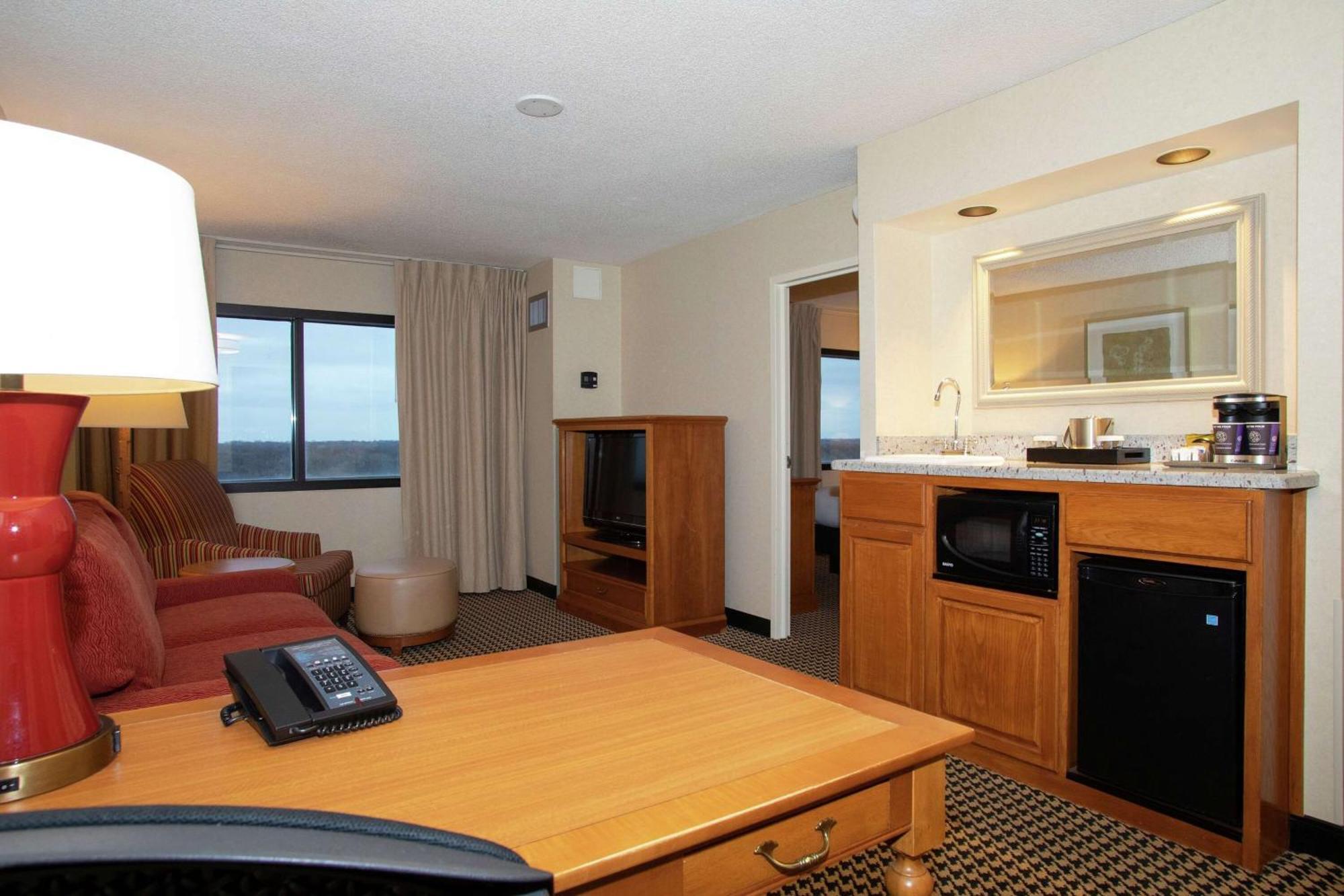 Hilton Suites Chicago/Оукбрук-Террес Екстер'єр фото